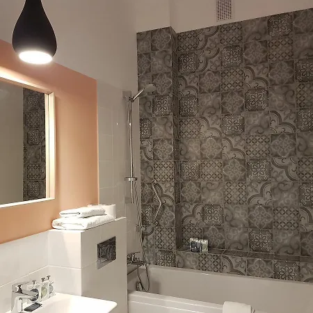 Fado & Restaurant Hotel