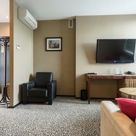 Fado & Restaurant Hotel 3*